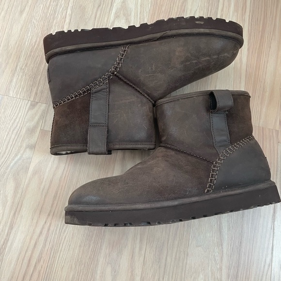 Mens Ugg classic mini deco boots - Picture 2 of 4
